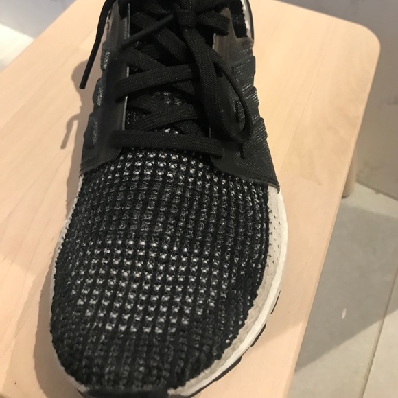 Adidas Ultra Boost - Picture 3 of 8